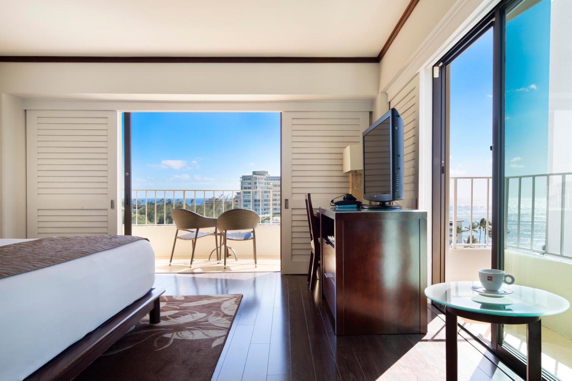 Corner Ocean View King