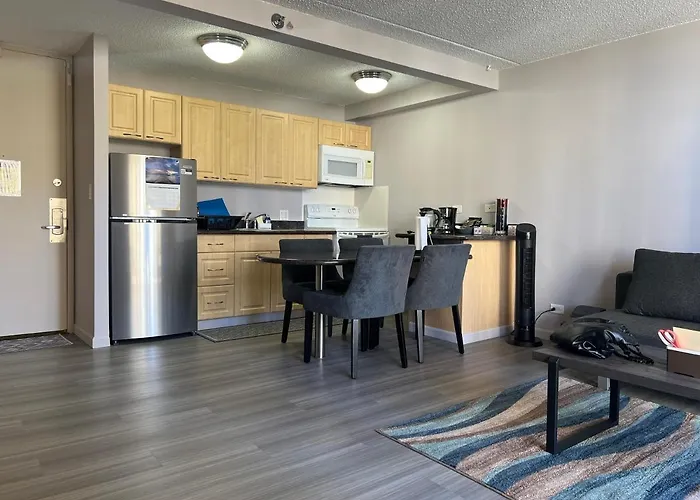 Family Hotel: Waikiki Sunset Free Parking