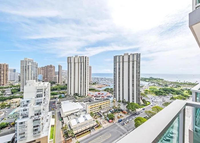 Hotel near College: Ala Moana Condo